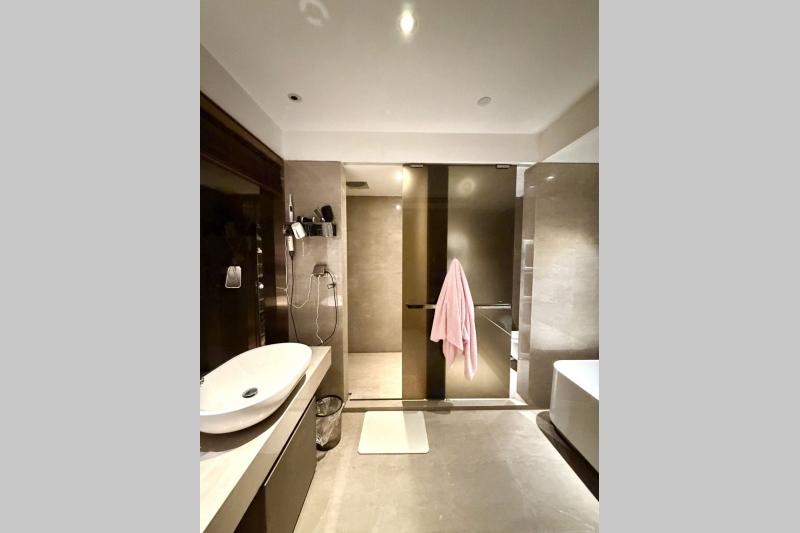 OCT Suhe Creek Executive Mansion