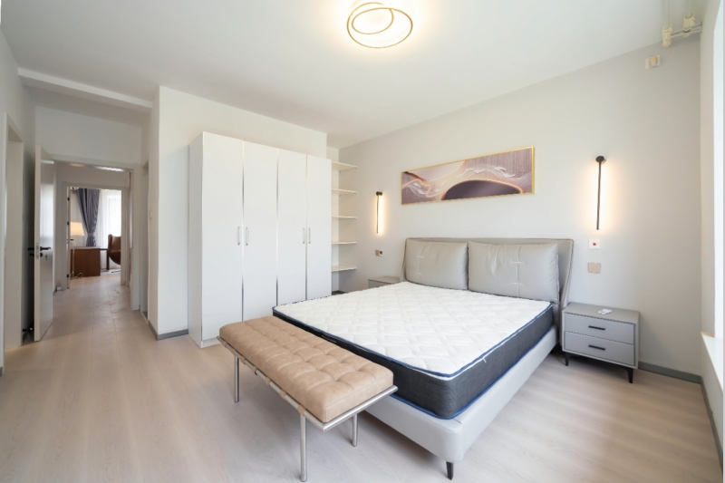 ZHONG HAI · WAN JIN CHENG