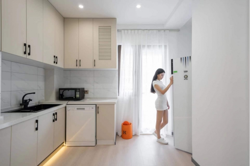 ZHONG HAI · WAN JIN CHENG